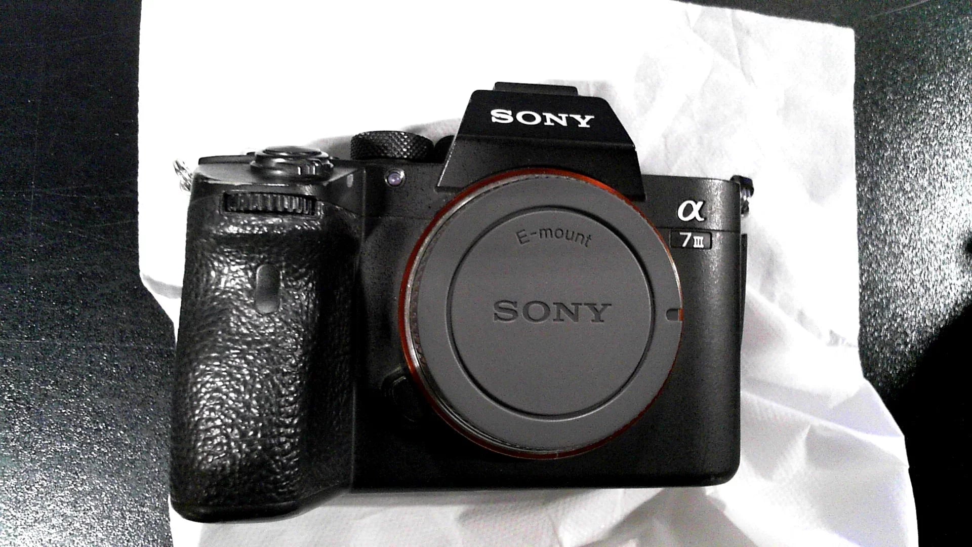 Sony a7  Full-Frame Mirrorless Interchangeable-Lens Camera Optical with 3-Inch , Black (ILCE7M3/B)