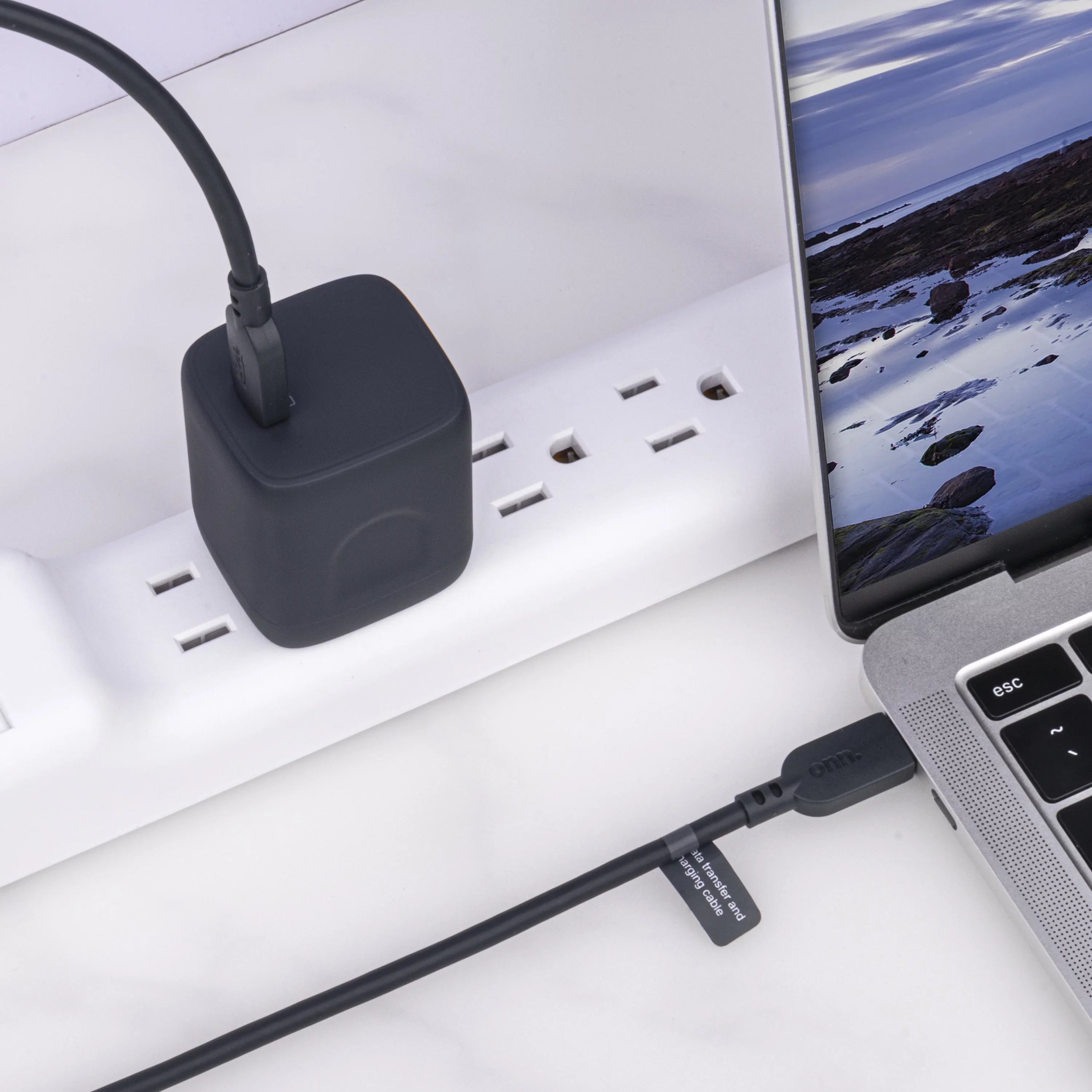 onn.  67W Laptop Charger with 1 -C Port, Compatible for Apple,Dell,,Asus,Acer,Lenovo,Grey