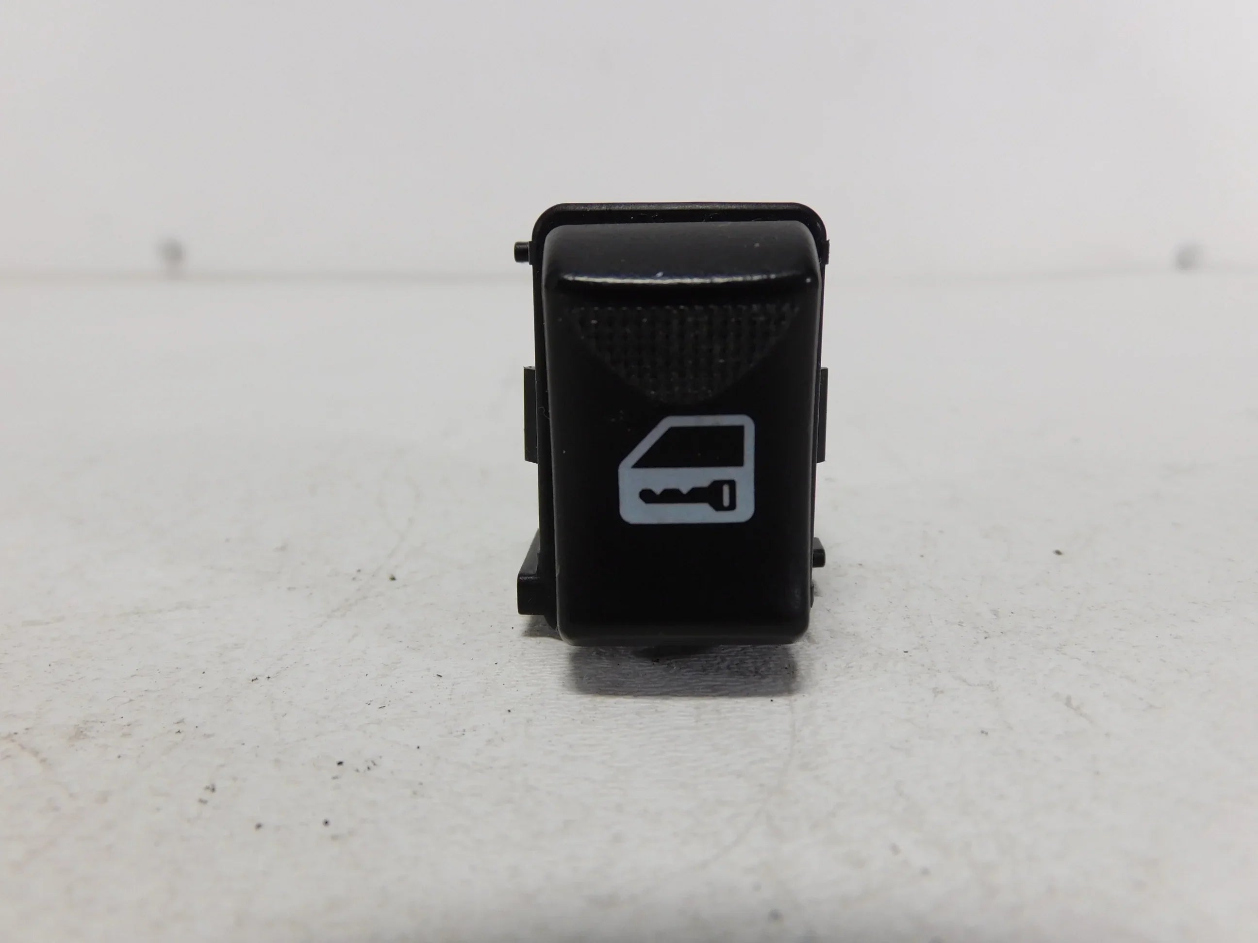 Pre-Owned 08-21 Chevrolet Express 2500 Van Driver Master Power Lock Switch   (Good)