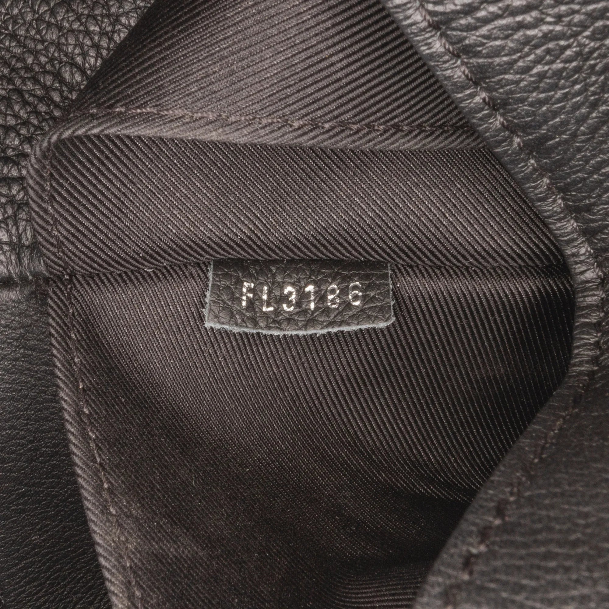 Pre-Owned Authenticated Louis Vuitton Eyelet LockMe  Calf Leather Gray Satchel Unisex (Good)