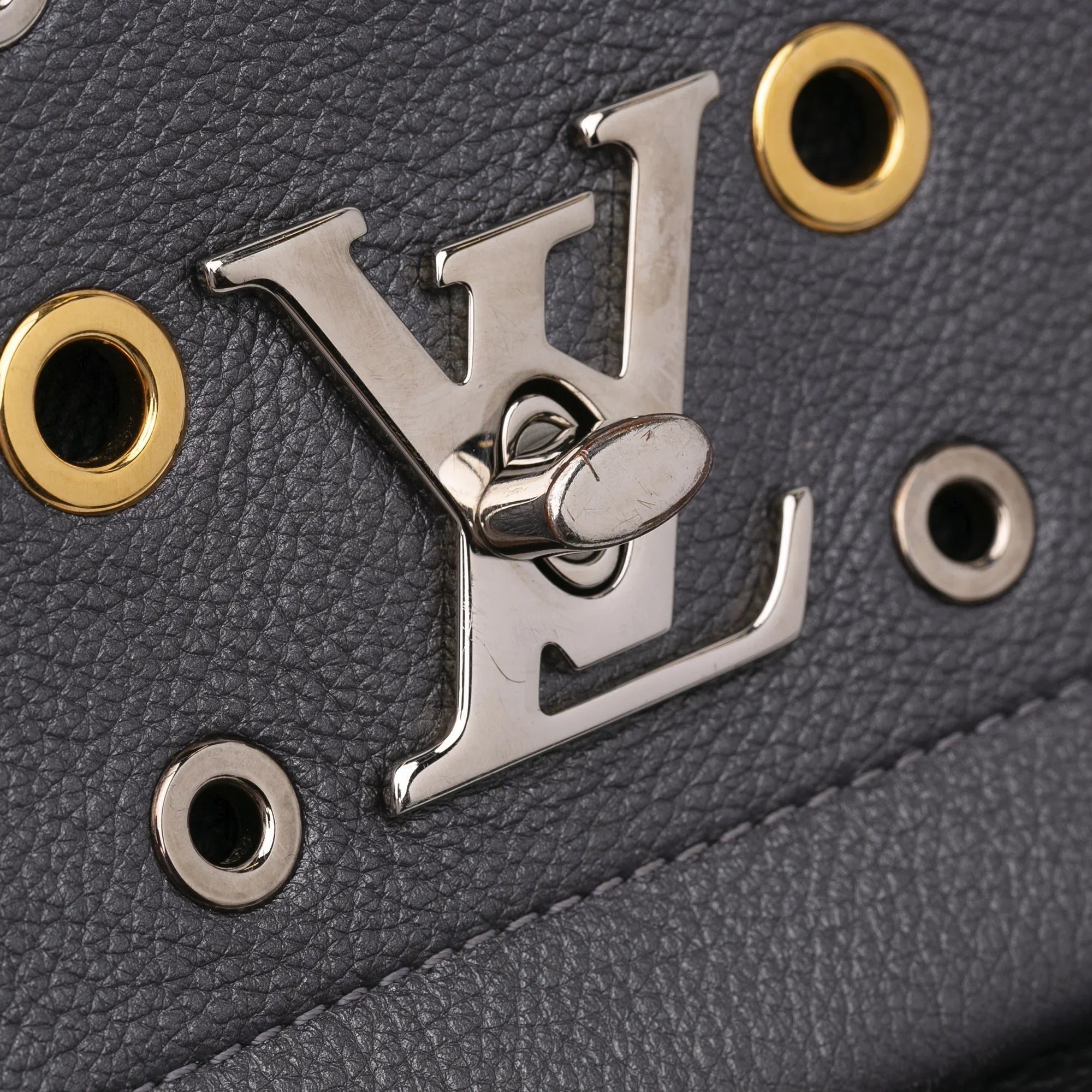 Pre-Owned Authenticated Louis Vuitton Eyelet LockMe  Calf Leather Gray Satchel Unisex (Good)