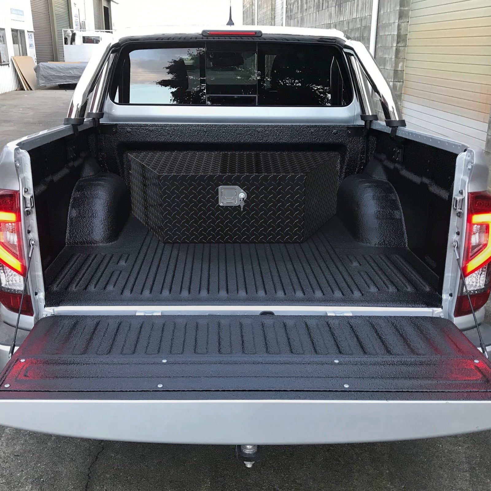 39 Inch Aluminum Truck Trailer Tongue Tool Box with Lock & Keys, Diamond Plate Storage Organizer Toolbox for Pickup Truck Bed, Trailer, , , Black