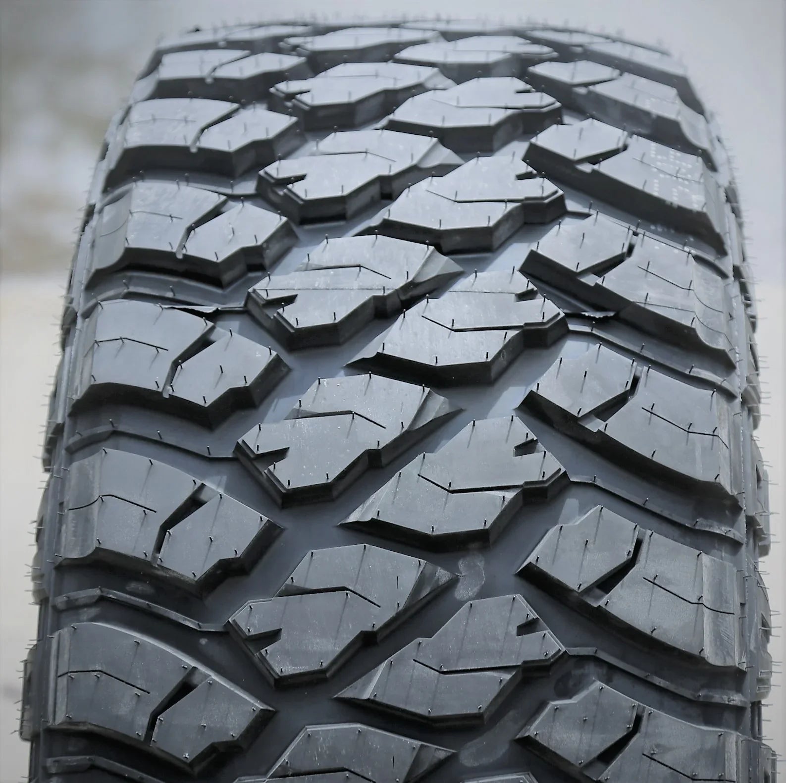 Atlander Roverclaw M/T I  305/70R17 Load E 10 Ply  Mud Tire