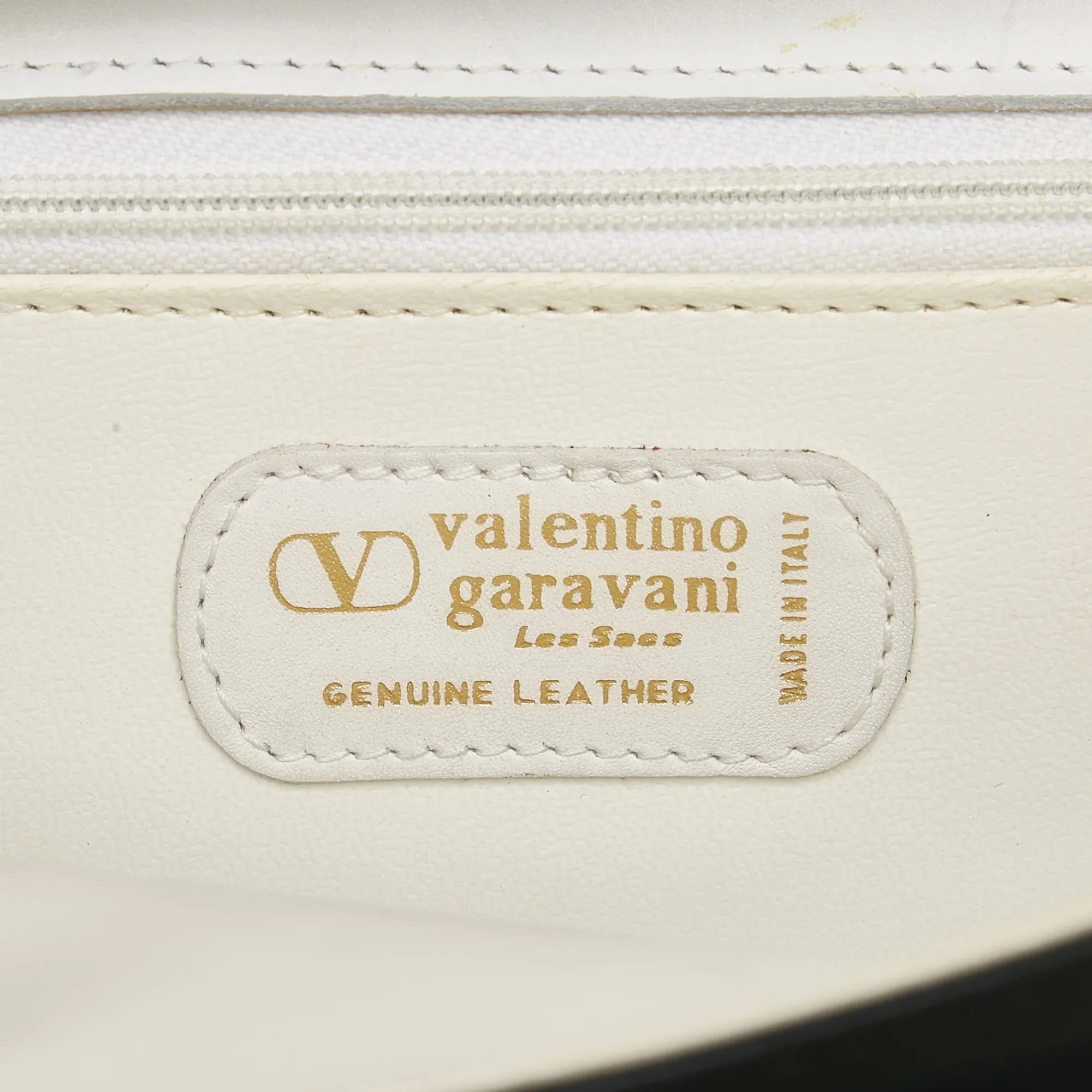 Pre-Owned Authenticated Valentino Crossbody Bag Calf Leather White Women (Good)