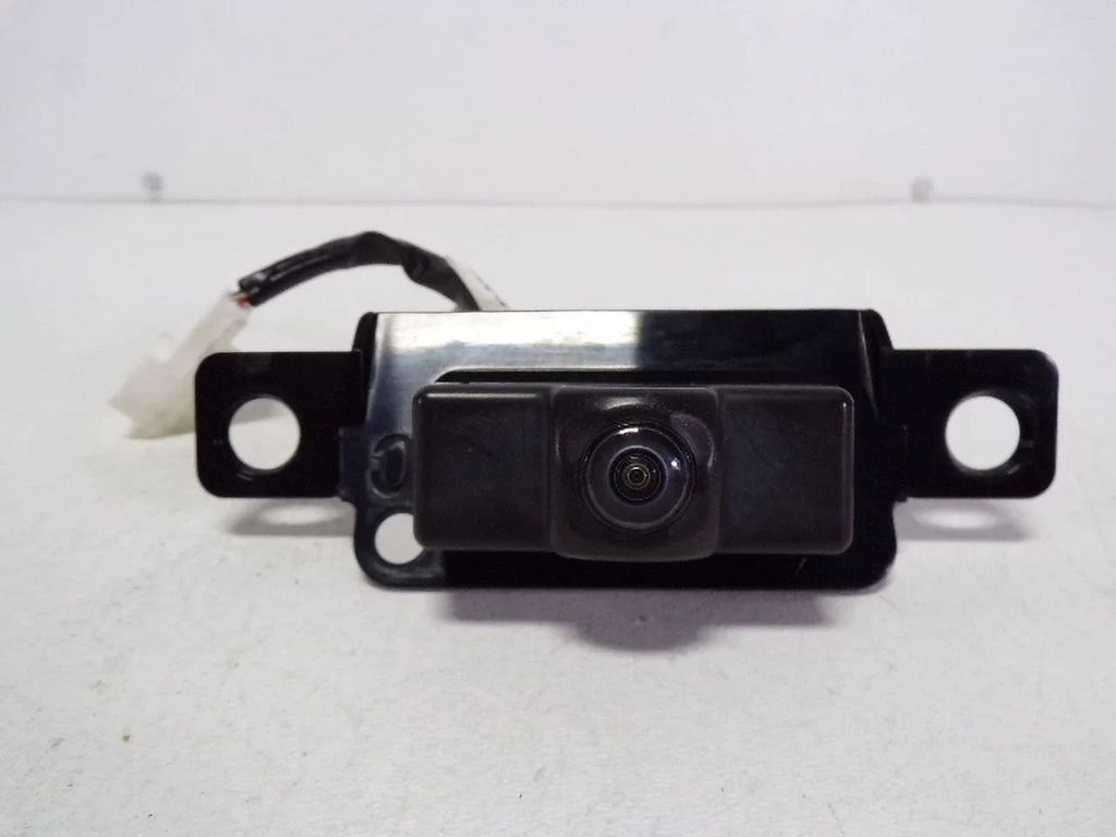 Pre-Owned 18 19 20 Toyota Camry Rear View Backup Camera   (Good)