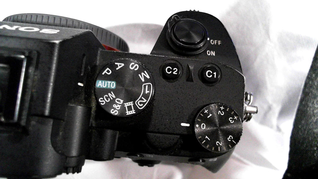 Sony a7  Full-Frame Mirrorless Interchangeable-Lens Camera Optical with 3-Inch , Black (ILCE7M3/B)