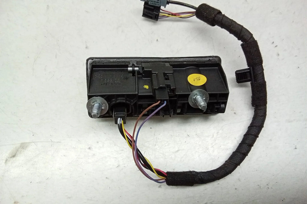 Pre-Owned 16 2016 Volkswagen Passat Decklid Mounted Backup Camera  (Good)
